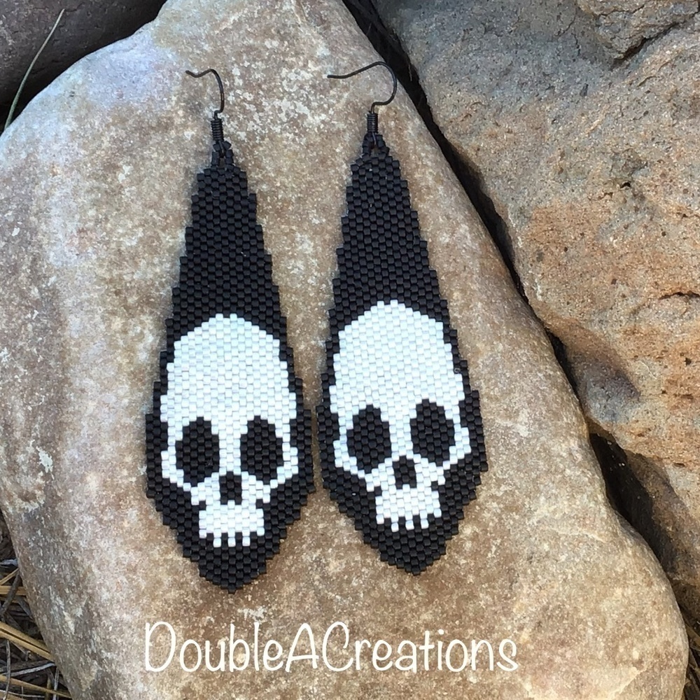 Skull Beaded Earrings, New, Handmade by Me - Picture 1 of 8